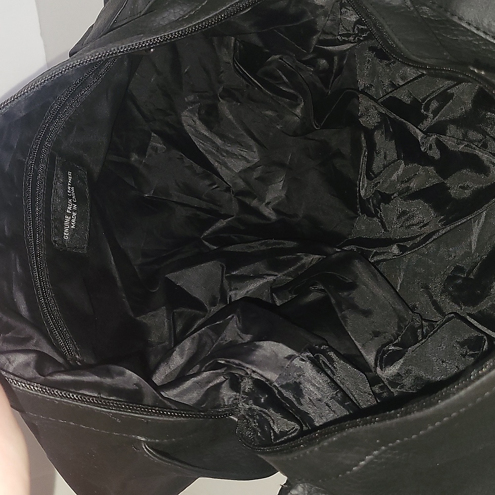NWOT Maurices Black Vegan Pebble Leather Hobo/Backpack - Picture 7 of 8